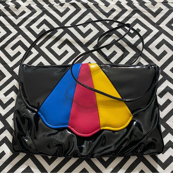 Handbags - Vintage 80s scalloped Vinyl colorblock black purse skinny strap